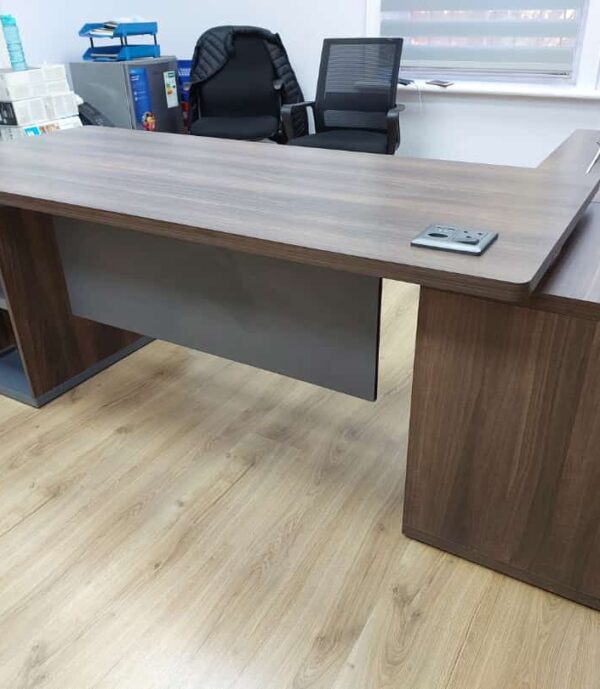 Anele_s Executive Desk