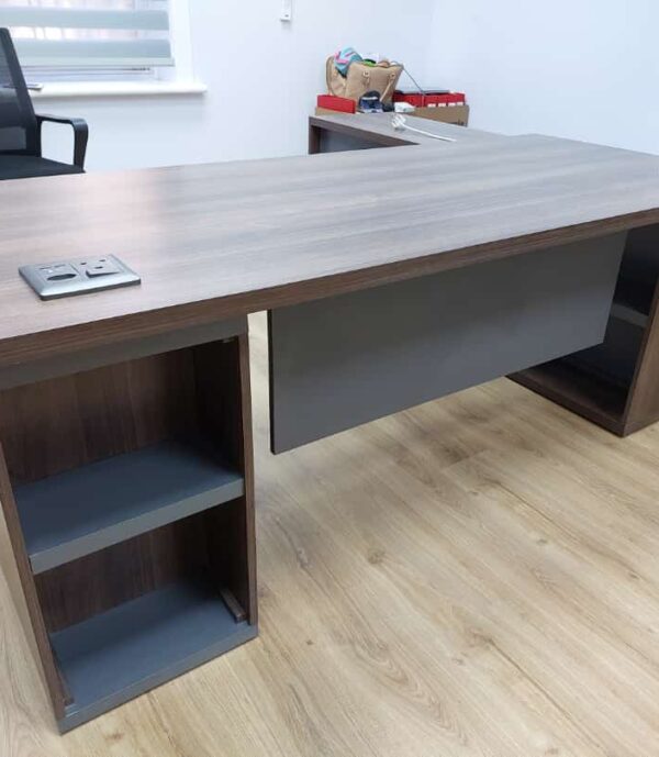 Anele_s Executive Desk1